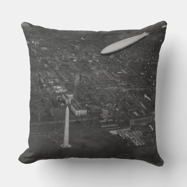 The US Airship 'USS Los Angeles' ZR3 flying over Cushion (Front)