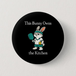 This bunny owns the kitchen funny pickleball playe 6 cm round badge