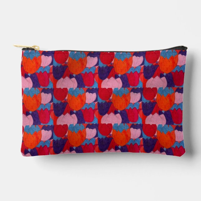 This easy compact hold pouches . (Front)