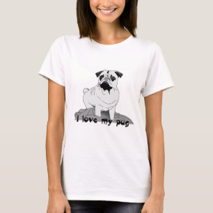 This girl loves her pug ! T-Shirt
