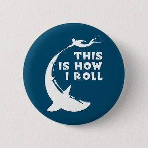 This Is How I Roll - Scuba Diving With Shark 6 Cm Round Badge