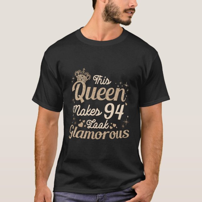 This Queen Makes 94 Look Fabulous 94Th 2022 T-Shirt (Front)