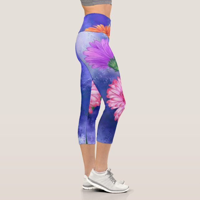 Three Colour Gerberas Capri Leggings (Right)