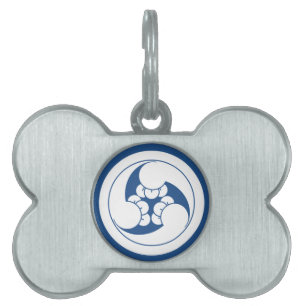 Three counterclockwise clove swirls in circle pet name tag