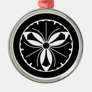 Three ginkgo leaves with swords in circle metal tree decoration