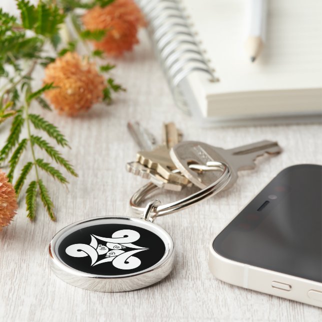 Three looped wild geese, inward-facing key ring (Side)