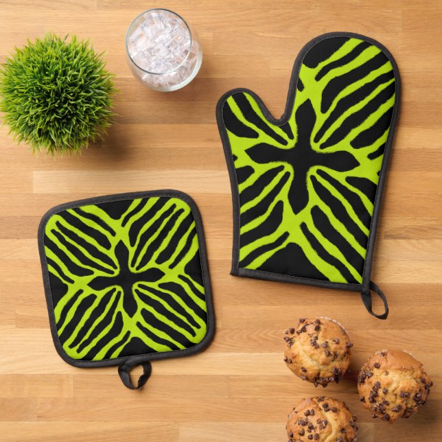 Three Striped Poison Dart Frog Oven Mitt & Pot Holder Set (Top Down)