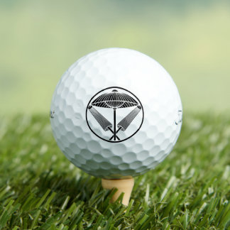 Three umbrellas in a threadlike ring golf balls