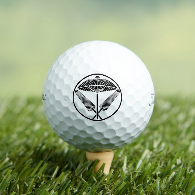 Three umbrellas in a threadlike ring golf balls (Insitu Tee)