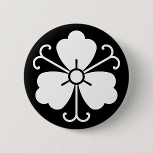 Three wisteria blooms with vines 6 cm round badge