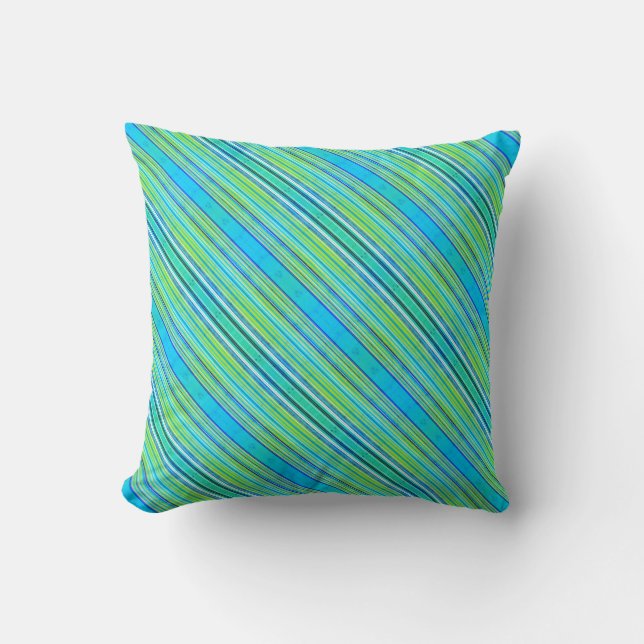 Throw pillow in green (Front)