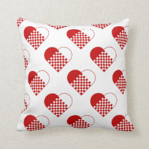 Throw Pillow in strawberry red hearts