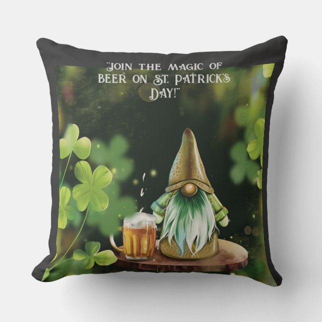 Throw Pillow "Magical gnome St. Patrick's Day" (Front)