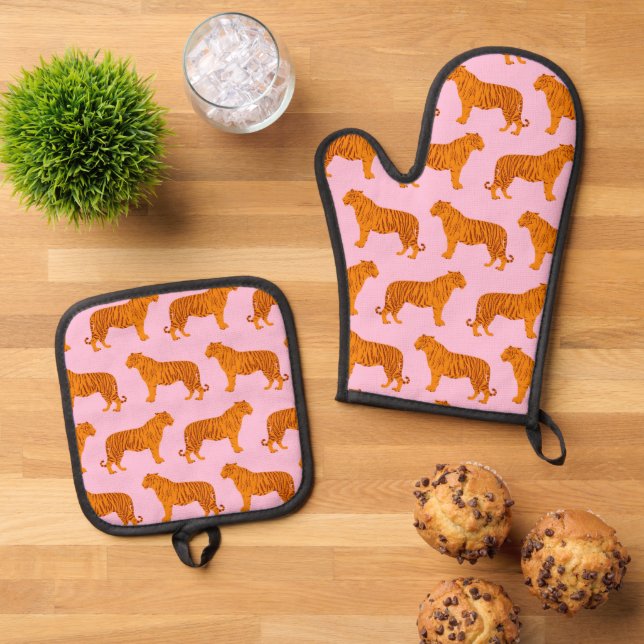 Tiger Animal Pink Modern Oven Mitt & Pot Holder Set (Top Down)