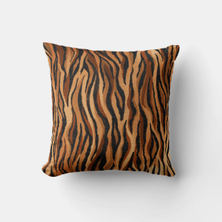 Tiger skin: hand-drawn seamless pattern. cushion
