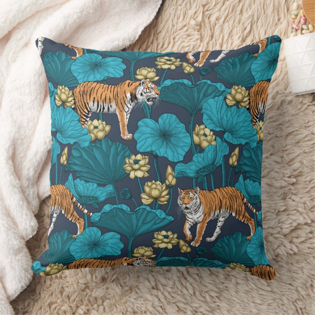 Tigers in the yellow lotus pond cushion (Blanket)