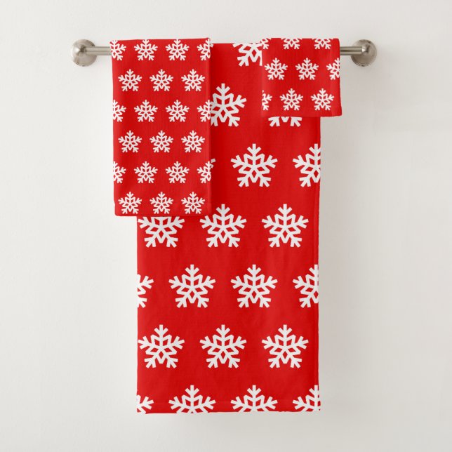 Tiled red white snowflake pattern bath towel set (Insitu)
