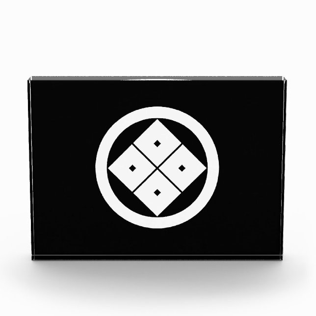 Tilted four-square-eyes in a circle photo block (Front)