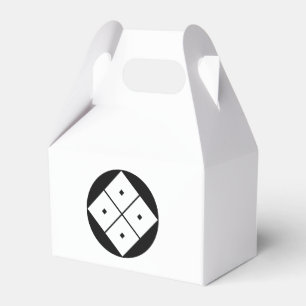 Tilted four-square-eyes in rice cake favour box