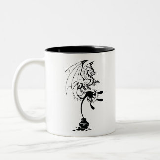 Tinta derramada forma Dragon en negro Two-Tone Coffee Mug