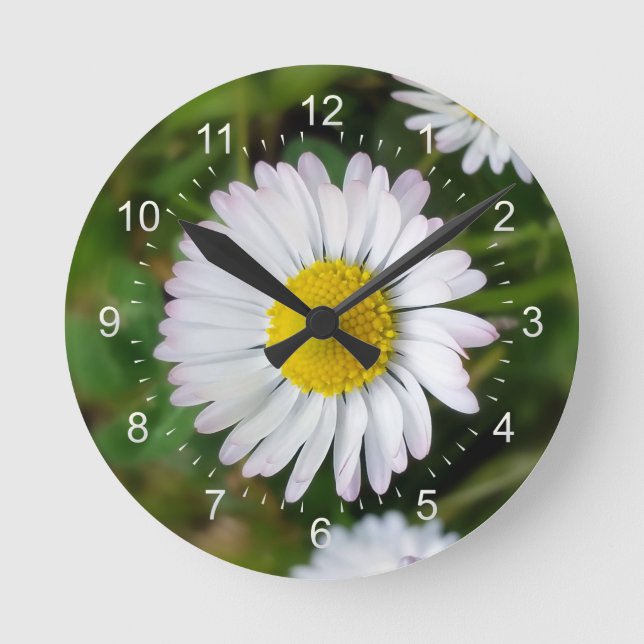 Tiny daisies round clock (Front)