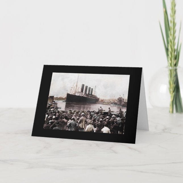 Titanic Leaving Southhampton Card (Front)