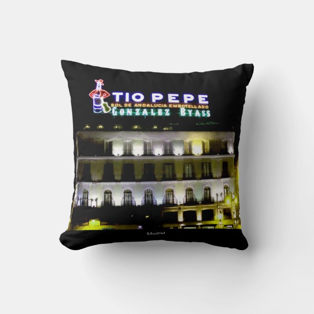 To travel to Madrid Personalizable Souvenir Cushion (Front)