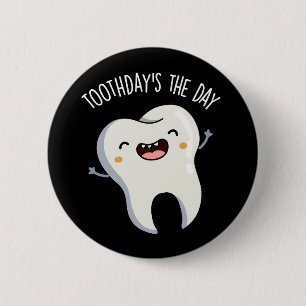 Toothday's The Day Funny Tooth Puns Dark BG 6 Cm Round Badge