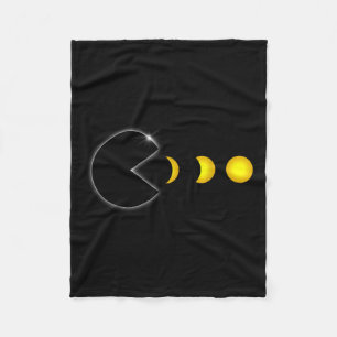 Total Solar Eclipse Fun Gamer Eating Solar Men Boy Fleece Blanket