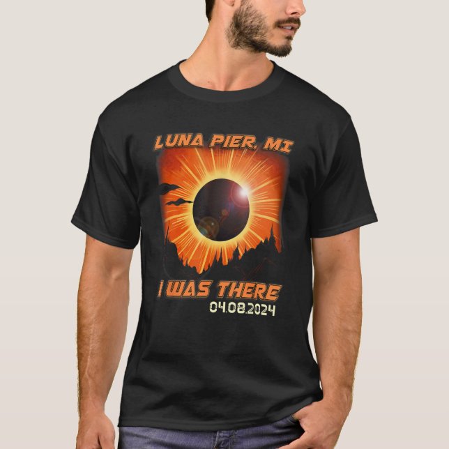 Total Solar Eclipse Mountain Hiking Luna Pier MI M T-Shirt (Front)