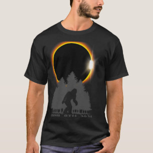 Total Solar Eclipse Sasquatch Artwork - Big Foot 2 T-Shirt