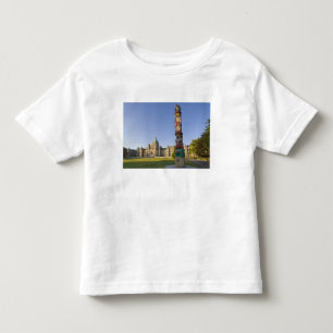 Totem pole at the Parliament building in Toddler T-Shirt