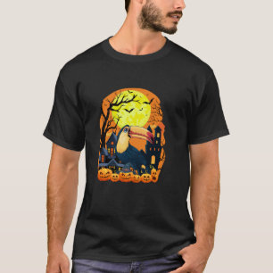 Toucans With Pumpkins Funny Scary Halloween Party  T-Shirt