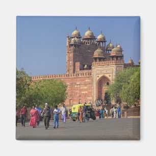 Tourists in front of Fatehpur Sikri, in the Magnet
