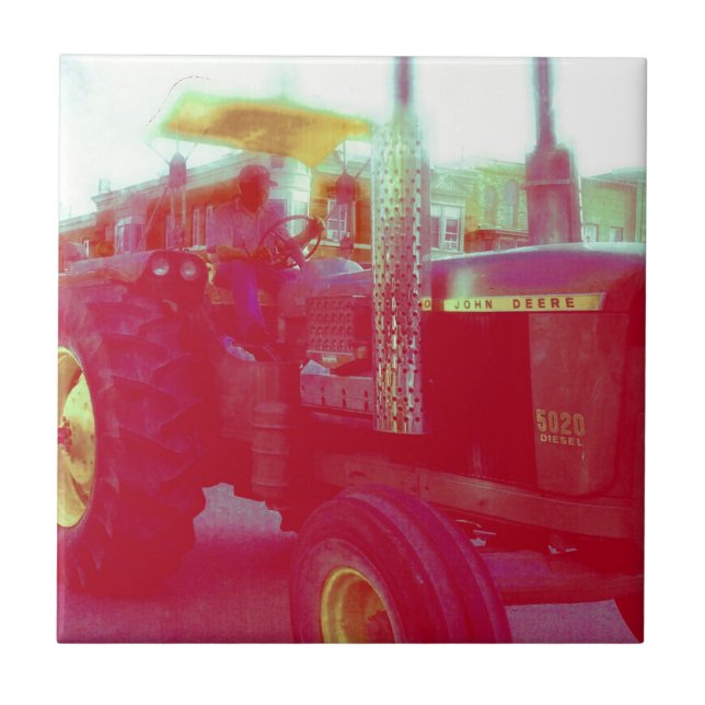 Tractor in a parade tile (Front)