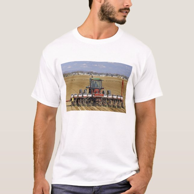 Tractor pulling a seed corn planter. T-Shirt (Front)