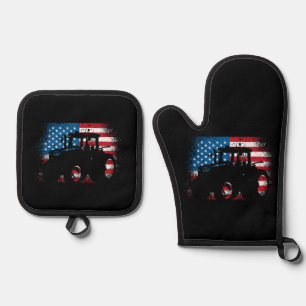 Tractor USA Flag Design for Patriotic Farmer Oven Mitt & Pot Holder Set