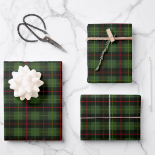 Traditional dark green red tartan plaid pattern wrapping paper sheet