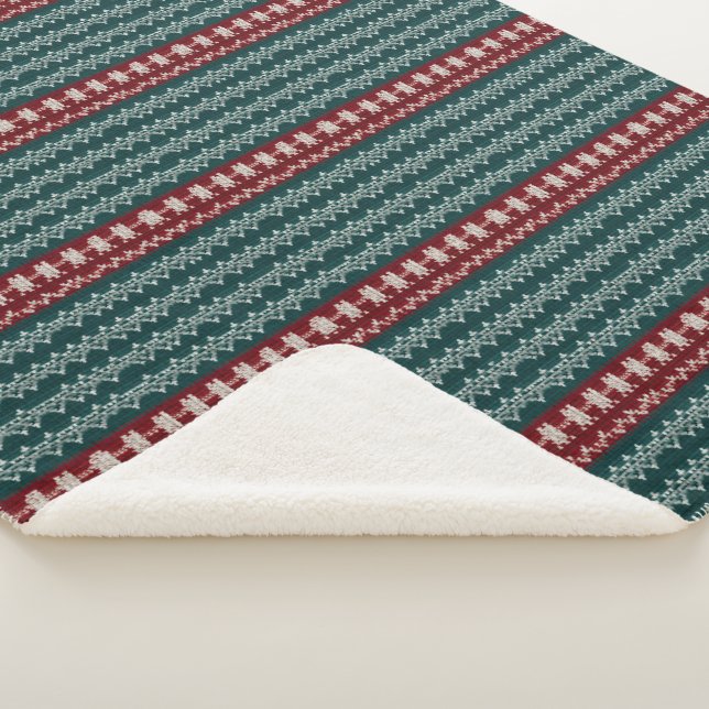 Traditional Green Red White Christmas Fake Knit Sherpa Blanket (3/4)