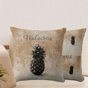 Traditional Pineapple Welcome Throw Pillow