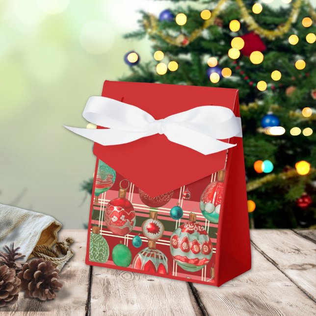 Traditional Red Green Plaid Holiday Favour Box (Creator Uploaded)