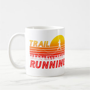 Trail Running orangen Sonnenuntergang mit Bergen Coffee Mug