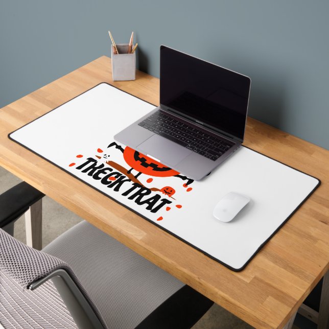 Treck Trat Pumpkin Smiling Desk Mat (Office 2)