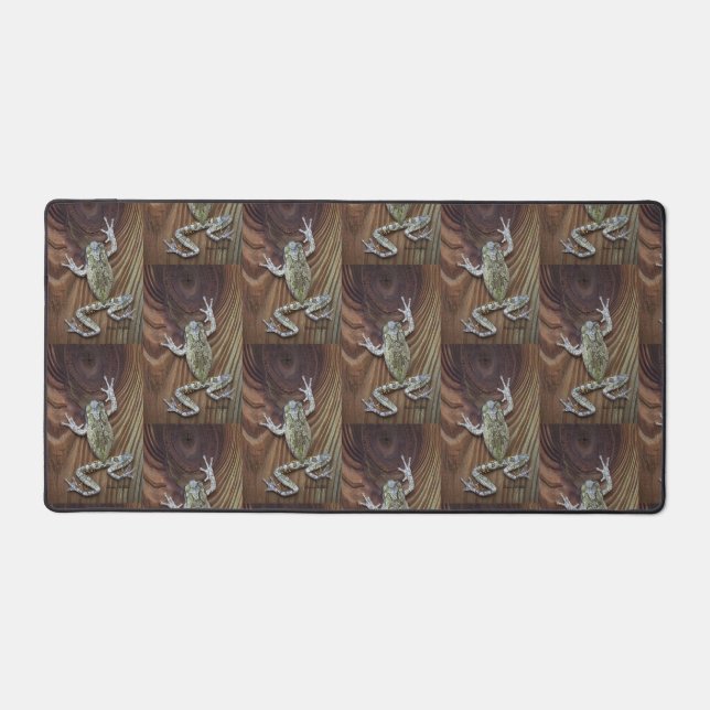 Tree Frog Illusion Desk Mat (Front)