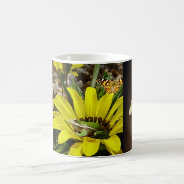 Tree frogs Toads Flowers Mug (Center)
