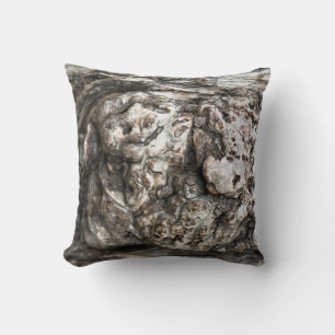 Tree trunk’s knot cushion