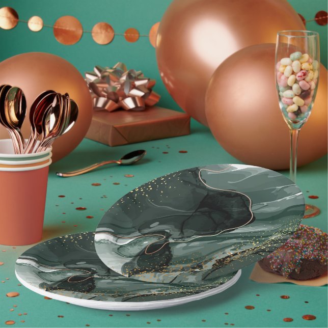Trendy Round Paper Plates for Modern Parties (Multi)