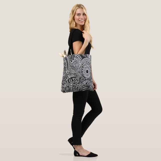 Tribal b/w tote bag (On Model)