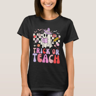 Trick Or Teach Groovy Teacher Halloween Retro Flor T-Shirt