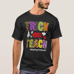 Trick Or Teach Kindergarten Teacher Halloween Skel T-Shirt
